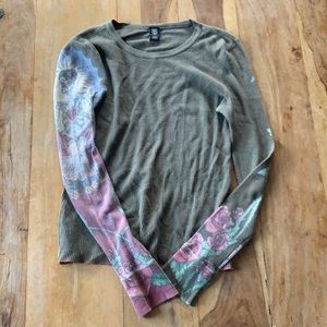 Patterned long sleeve